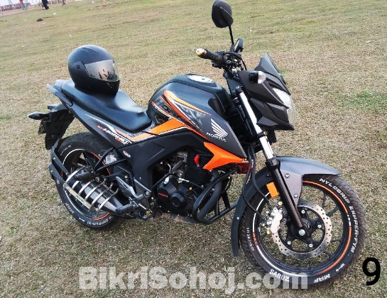 Honda Hornet 160R CBS